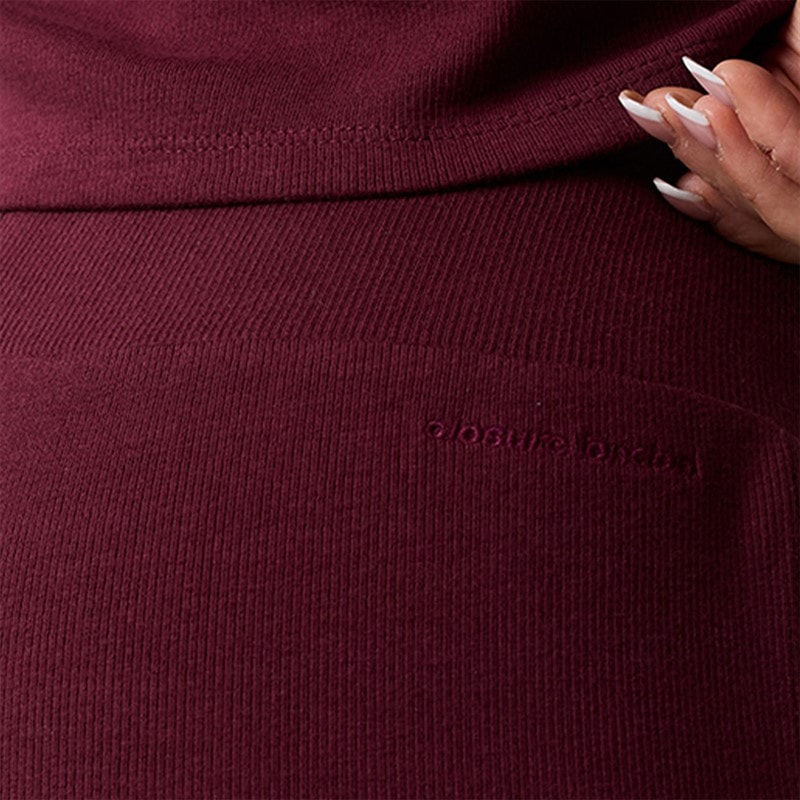 Damskie spodnie prążkowane z rozcięciem u dołu Burgundy – zdjęcie  4