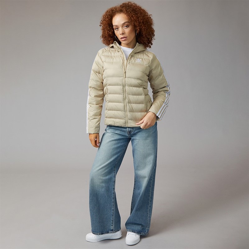 Damen - Adicolor Wattierte Kapuzenjacke Wonder Beige/Grün/Preloved Ruby - Bild 4