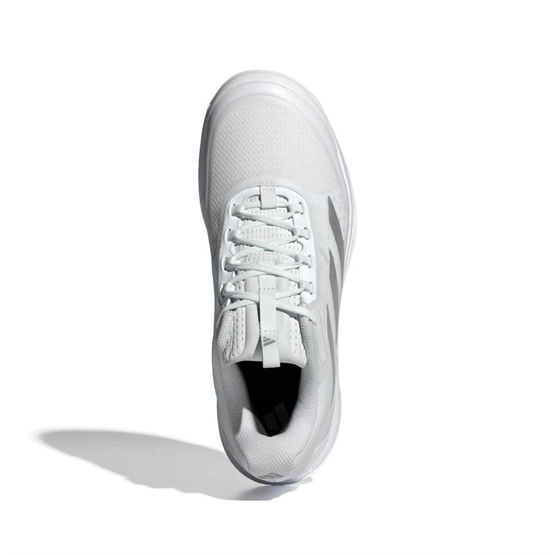 adidas Avacourt 2 buty do tenisa ziemnego dla niej kolor Cloud White/Silver Metallic/Biały – zdjęcie  4