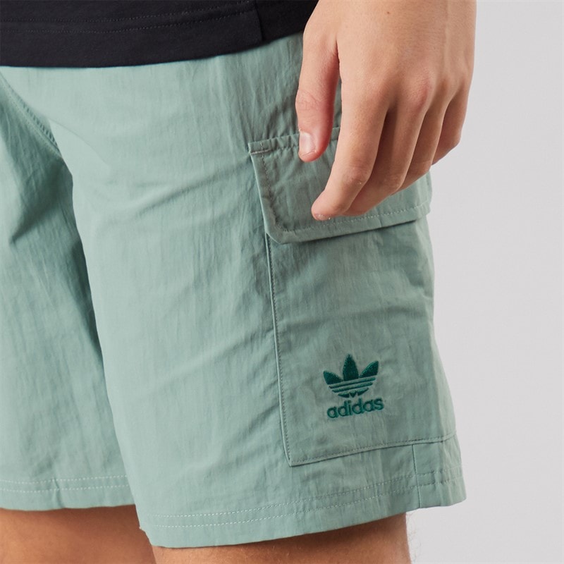 adidas Originals Herren Trefoil Essentials Gewebte Shorts Silver Green - Bild 5