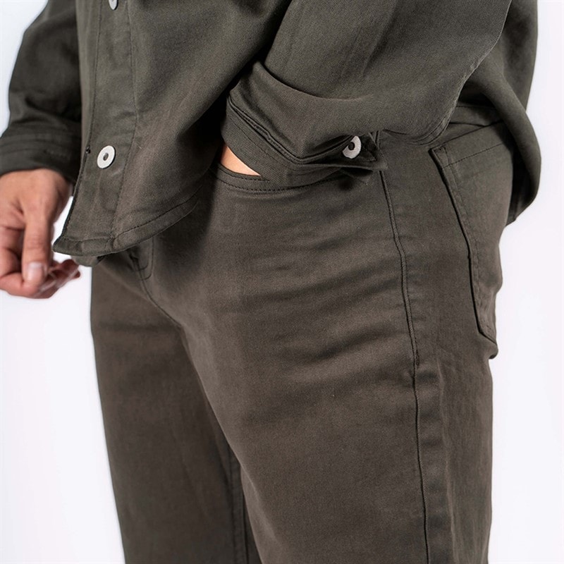 Marcus Ike jeansy dla niego kolor Olive Green – zdjęcie  2