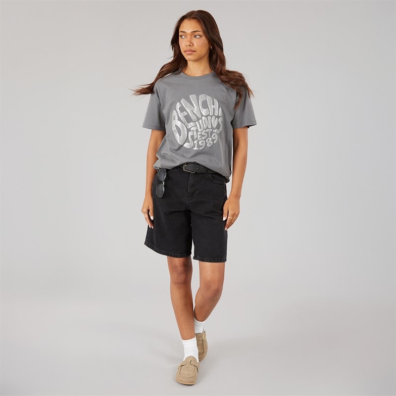 Bench T-shirt boxy z grafiką z brokatem dla niej kolor Charcoal – zdjęcie  4