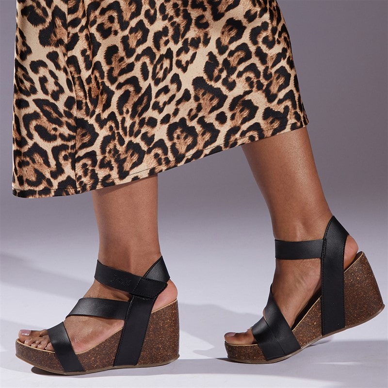 Blowfish Dames Hydra Sandalen met Sleehak Zwart