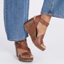 Blowfish Dames Hydra Sandalen met Sleehak Tan