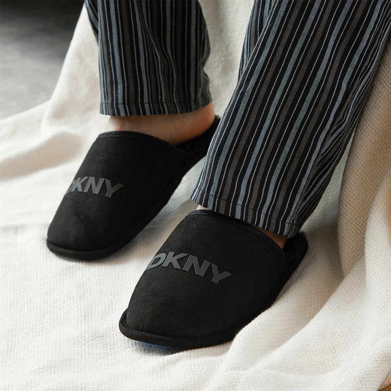 DKNY Klapki Lyra dla niego kolor czarny – zdjęcie  1