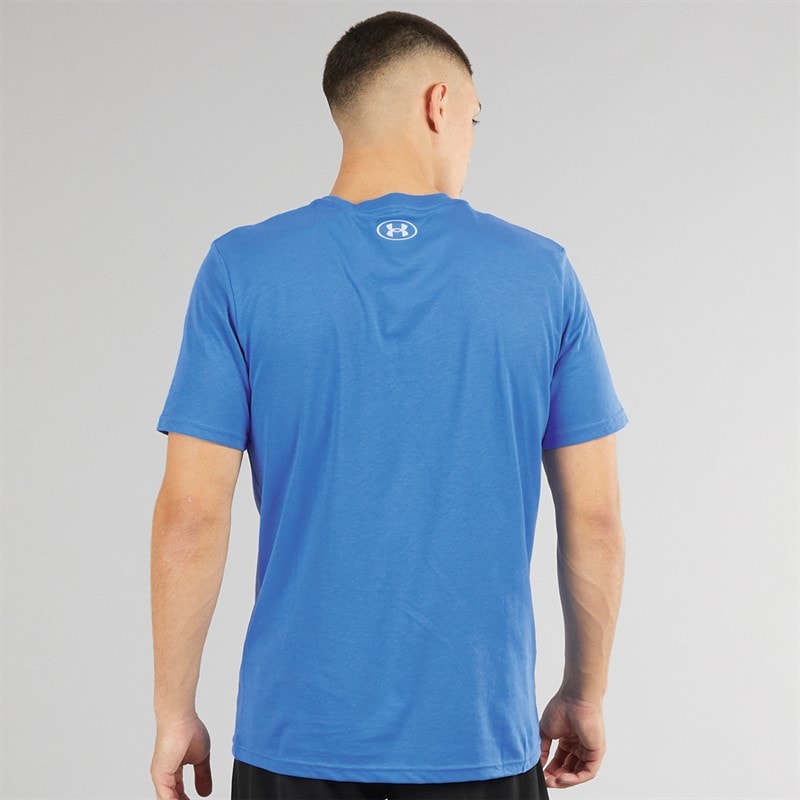 Under Armour T-shirt Sportstyle z krótkim rękawem i z logo na lewej piersi dla niego kolor atlantycki niebieski/spokojny niebieski – zdjęcie  2