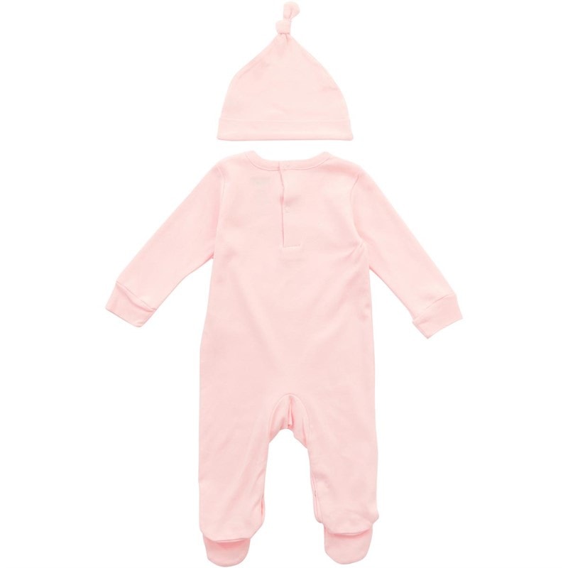 DKNY Jeans ubranko dla niemowląt z czapką dla dziewczynki kolor Baby Pink – zdjęcie  2