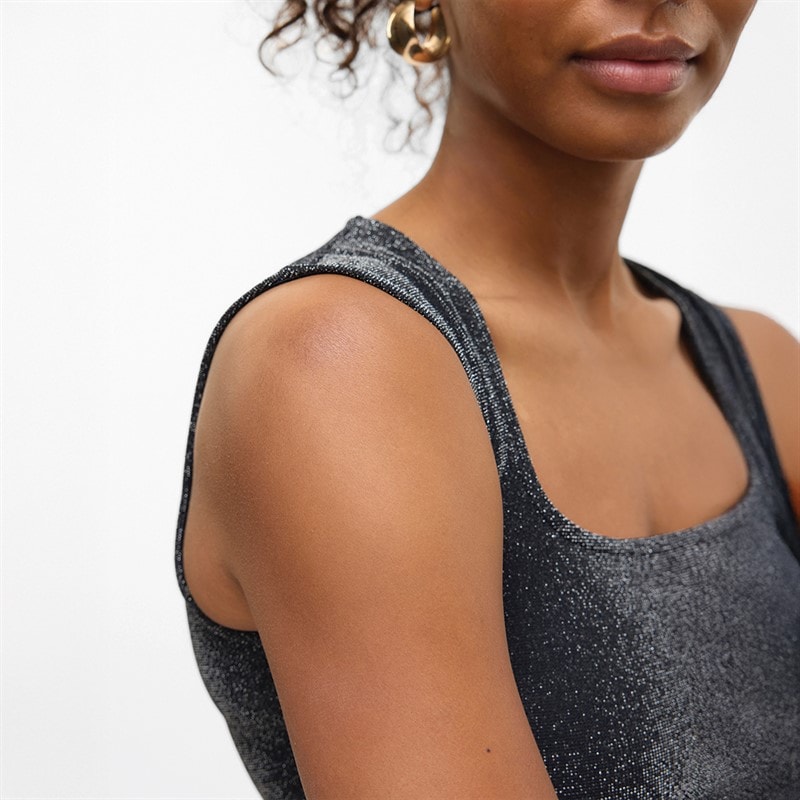 Vero Moda Million lureksowy top z kwadratowym dekoltem dla niej kolor czarno-srebrny – zdjęcie  3