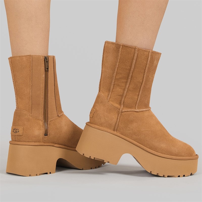UGG® Damen - Klassische Twin Seam New Heights Stiefel - Chestnut