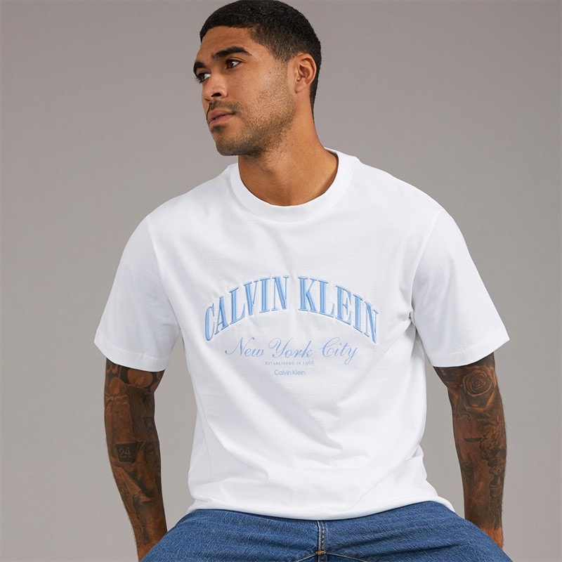 Calvin Klein Jeans Heren Geborduurd NYC Logo Grafisch T-shirt Bright White