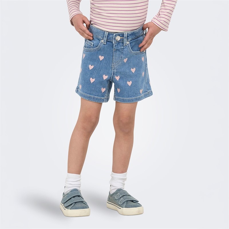 Only Juicy mini dżinsowe szorty z sercem dla dziewczynki kolor Light Medium Blue Denim